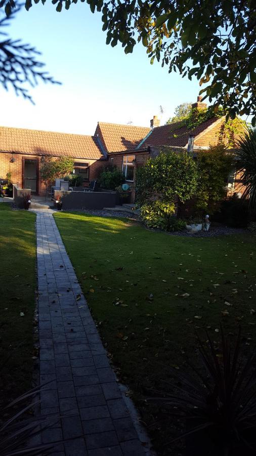 The White Dove Bed And Breakfast With Glamping Newark Showground エクステリア 写真
