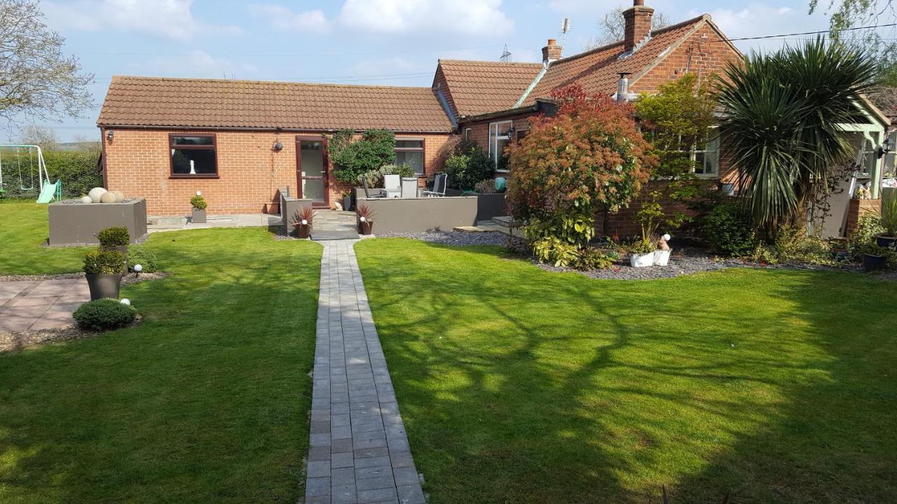 The White Dove Bed And Breakfast With Glamping Newark Showground エクステリア 写真