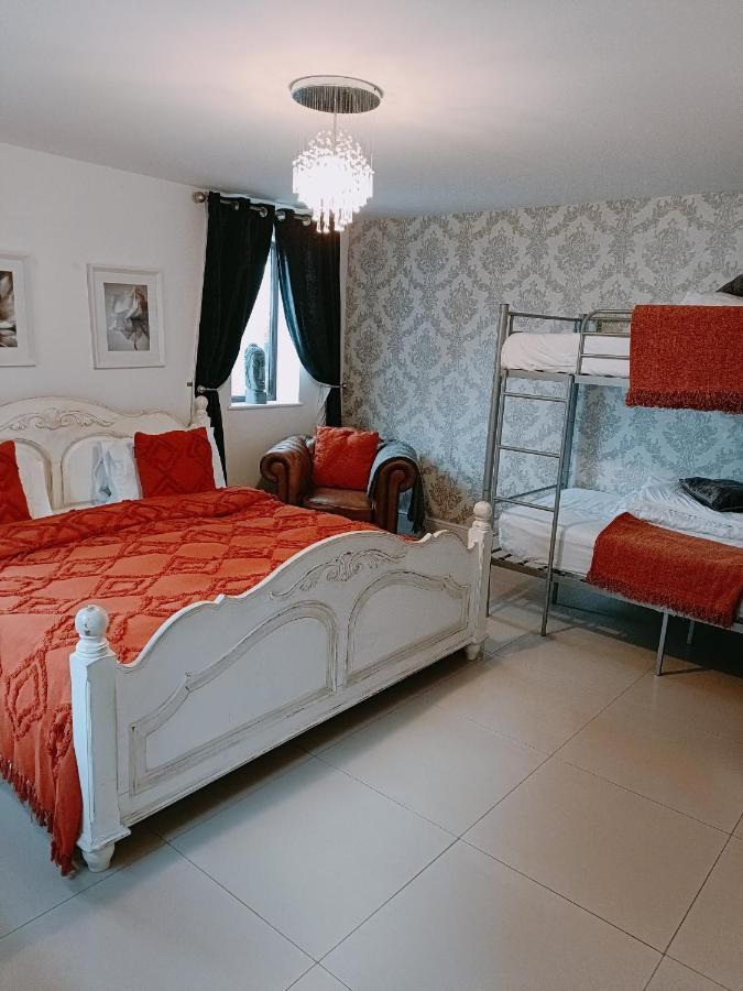 The White Dove Bed And Breakfast With Glamping Newark Showground エクステリア 写真