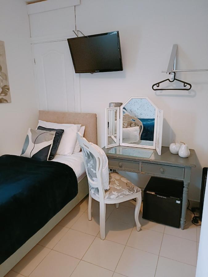 The White Dove Bed And Breakfast With Glamping Newark Showground エクステリア 写真